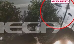 Η στιγμή που τζιπ συγκρούεται με μηχανή στο Πανόραμα Θεσσαλονίκης