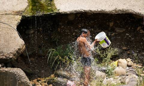 «Λιώνει» από τη ζέστη η Ινδία: Πάνω απο 50 νεκροί σε τρεις ημέρες λόγω καύσωνα