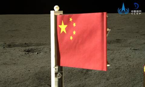 Η Κίνα έγραψε ιστορία – Ρομποτικό σκάφος πήρε δείγματα από τη «σκοτεινή» πλευρά της Σελήνης
