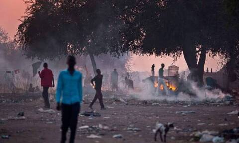 Σουδάν: Σφοδρά πυρά μεταξύ παραστρατιωτικών και τακτικού στρατού - Στους 40 οι νεκροί