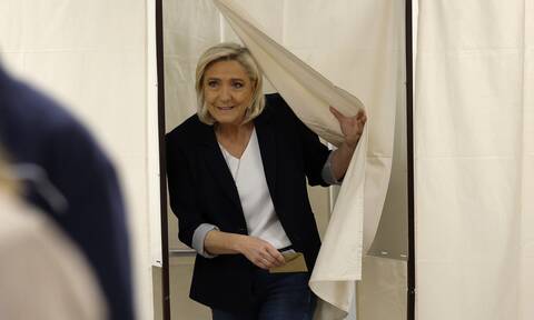 Ευρωεκλογές 2024: Θρίαμβος για τη Λε Πεν, «Βατερλώ» για τον Μακρόν στη Γαλλία
