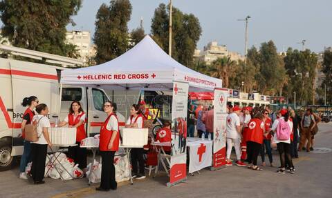 Ερυθρός Σταυρός: Κοινή δράση υποστήριξης αστέγων σε Πειραιά