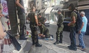 Κατέρρευσε άνδρας στο κέντρο της Αθήνας