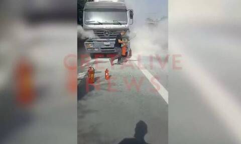 Ηράκλειο: Φορτηγό τυλίχθηκε στις φλόγες εν κινήσει