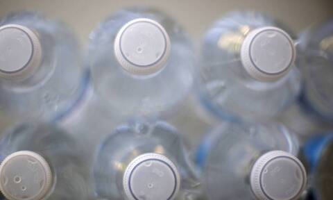 Διάψευση Υπουργείου Περιβάλλοντος και Ενέργειας για τα πλαστικά μπουκάλια
