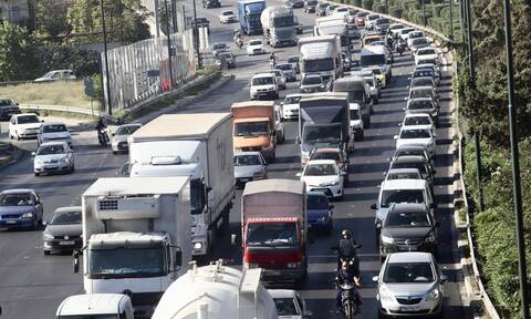 Κίνηση στους δρόμους: Προβλήματα σε Πειραιά, Κηφισό - Σύγκρουση οχημάτων στη Λεωφ. Βουλιαγμένης