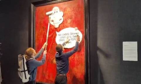Βασιλιάς Κάρολος: Ακτιβιστές βανδάλισαν το κόκκινο πορτρέτο του σε γκαλερί του Λονδίνου