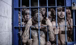 Ελ Σαλβαδόρ: Εικόνες μέσα από τις σκληρότερες φυλακές του πλανήτη - Εκεί όπου δεν κοιμάται κανείς