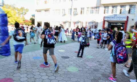 Δήμος Αθηναίων: Προμήθευσε με ανεμιστήρες σχολικές μονάδες λόγω καύσωνα